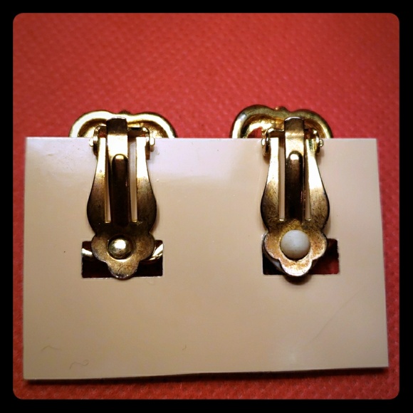 Vntg Green black rhineston goldtone clip  earrings - Picture 3 of 5